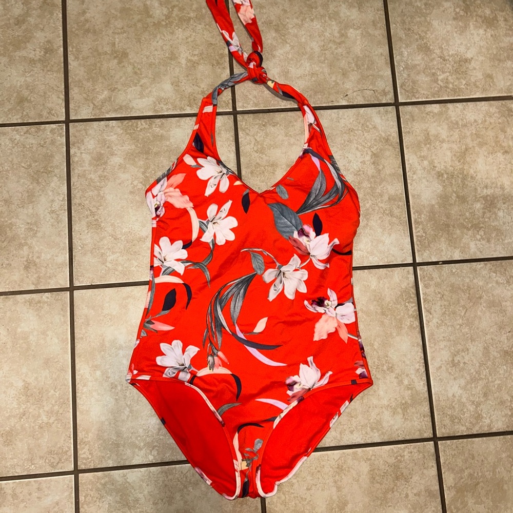 Athleta Waimea Red Floral Halter Plunge One Piece
Swimsuit Size Small